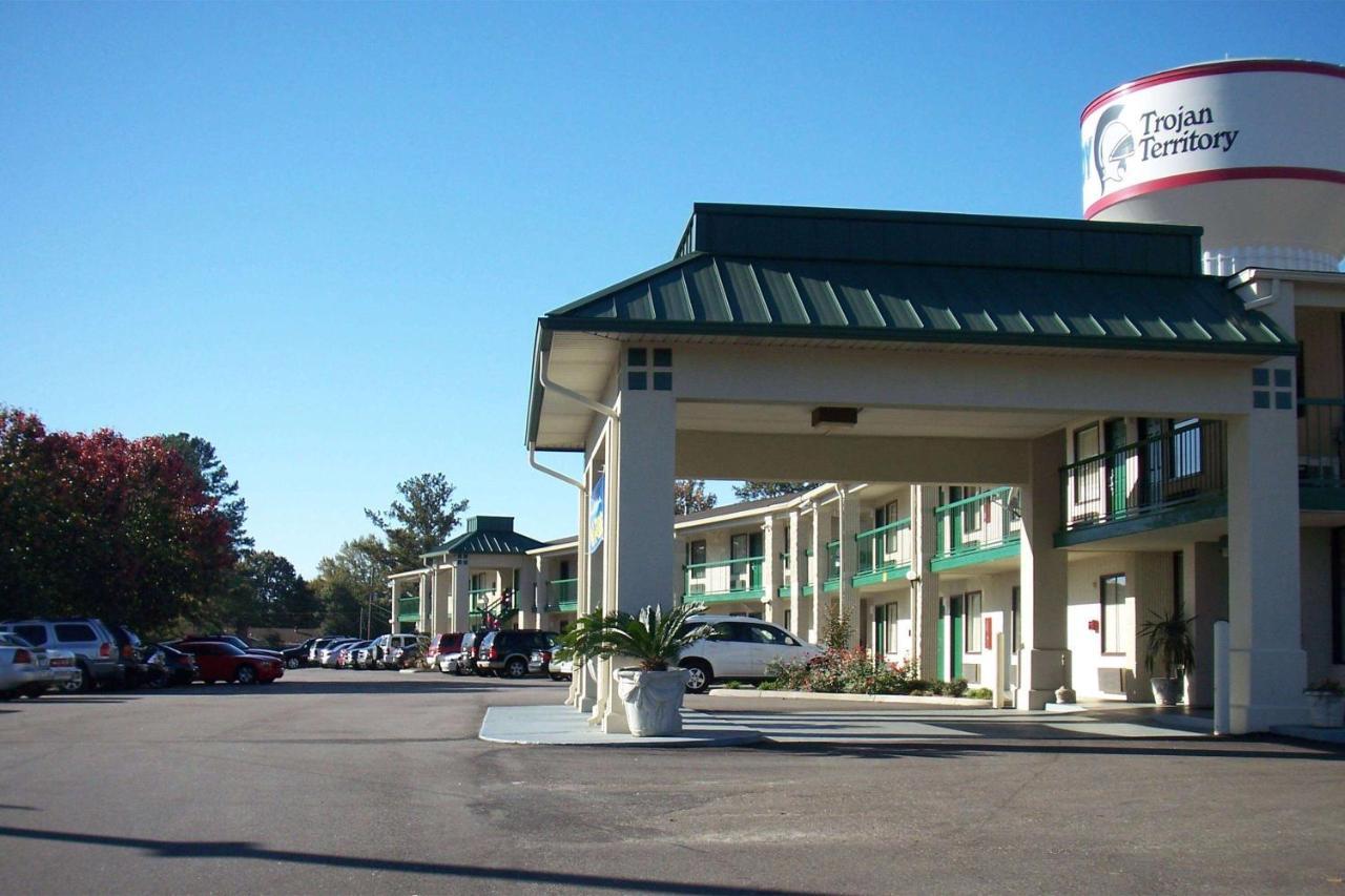 Baymont By Wyndham Troy Hotel Exterior foto